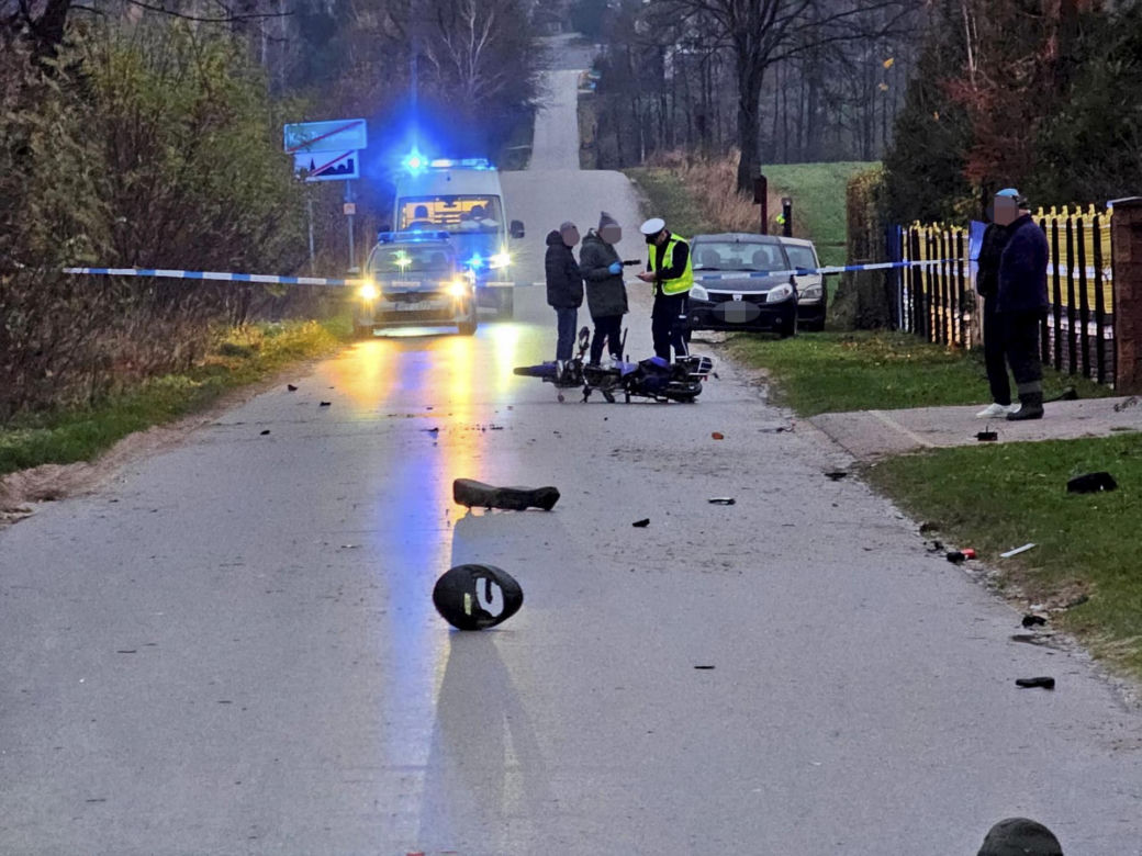Śmiertelny wypadek pod Piotrkowem Trybunalskim. Kierowca uciekł z miejsca zdarzenia [ZDJĘCIA]. 