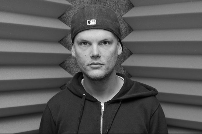 Avicii nie żyje. Jakie były przyczyny śmierci DJa?