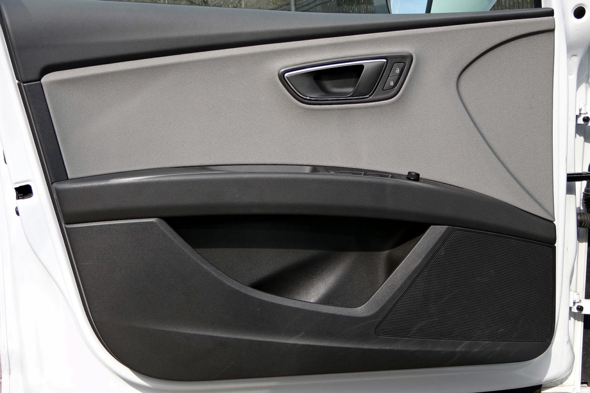Seat Leon - tapicerka drzwi