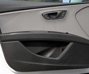 Seat Leon - tapicerka drzwi