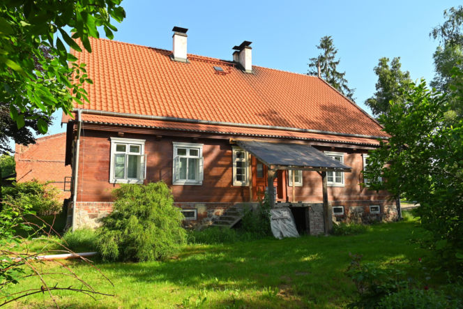 Drewniany dom w Jazowej na Żuławach - zabytek z 1887 r. odzyskał blask po pożarze