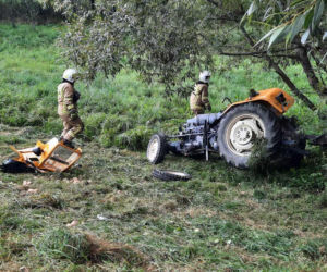 Chwila nieuwagi i tragedia gotowa. Rolnicy najczęściej ulegają wypadkom przez upadki
