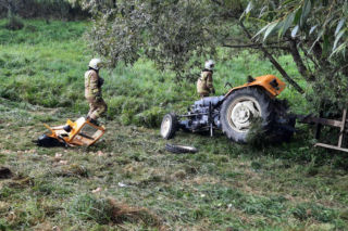 Chwila nieuwagi i tragedia gotowa. Rolnicy najczęściej ulegają wypadkom przez upadki