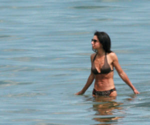 Marta Kaczyńska z mężem na plaży