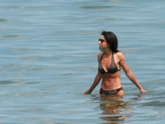 Marta Kaczyńska z mężem na plaży
