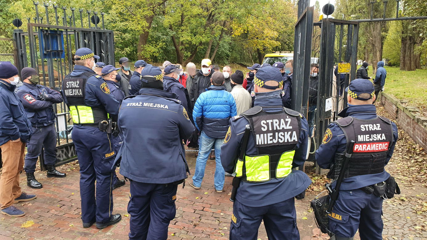 Policja przed stadionem Skry. Siłowe przejęcie