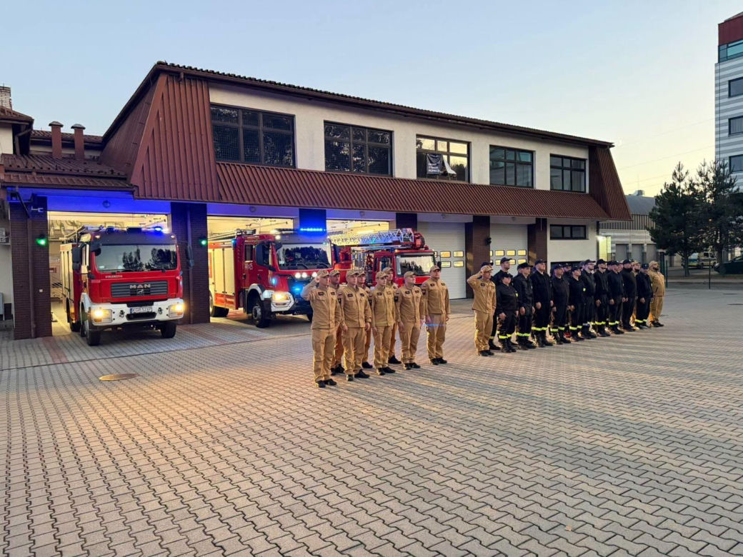 Strażackie syreny zawyły dla poległych kolegów. Żegna ich cała Polska