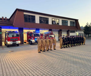 Strażackie syreny zawyły dla poległych kolegów. Żegna ich cała Polska