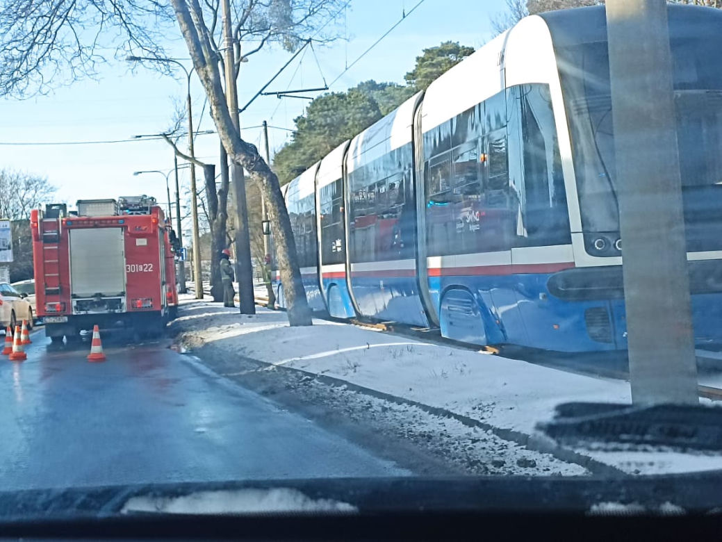 Bydgoszcz. Wypadek na ul. Nakielskiej. Tramwaj potrącił mężczyznę