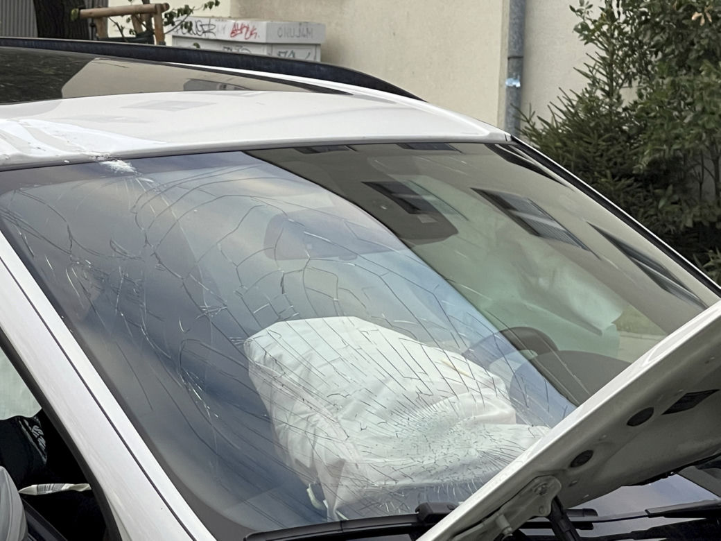 Wypadek Roberta Burneiki. Poważna kraksa, zniszczone auto