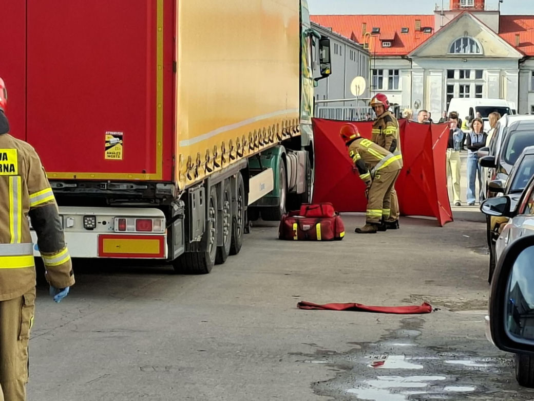 Ciężarówka najechała na kobietę. Poważny wypadek na terenie strefy ekonomicznej w Starachowicach