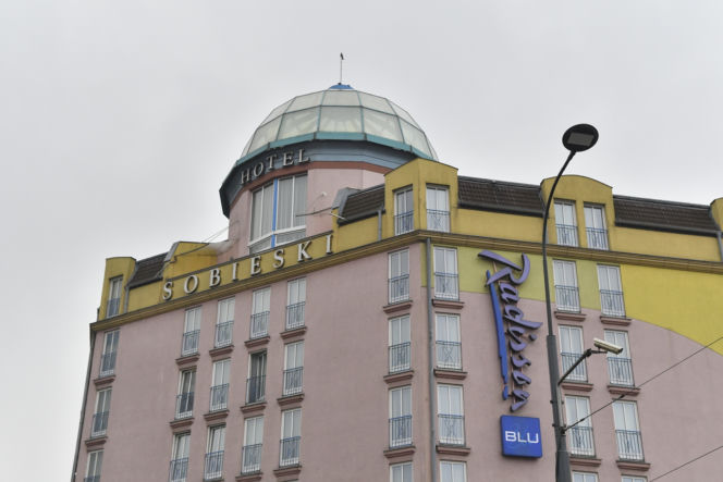 Awantura o hotel Sobieski! Chcą go pomalować na biało, konserwator zabytków protestuje