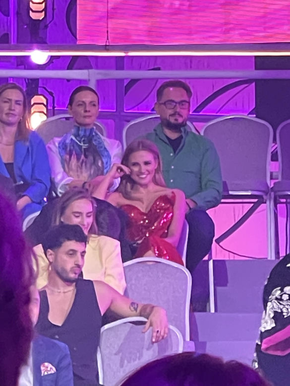 Tak Kaczorowska i Rogacewicz zachowywali się na ramówce TVP. Najpierw obejmował, a potem nurkował pod krzesło!