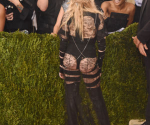 Madonna pokazała pośladki na wizji. Świeciła tyłkiem do kamery