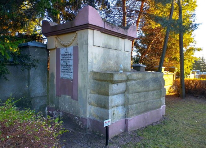 To jedno z najciekawszych miast w województwie łódzkim. W PRL-u stało się polską stolicą cebuli