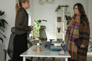 Barwy szczęścia odc. 3389. Regina (Kamila Kamińska), Ola (Michalina Robakiewicz)