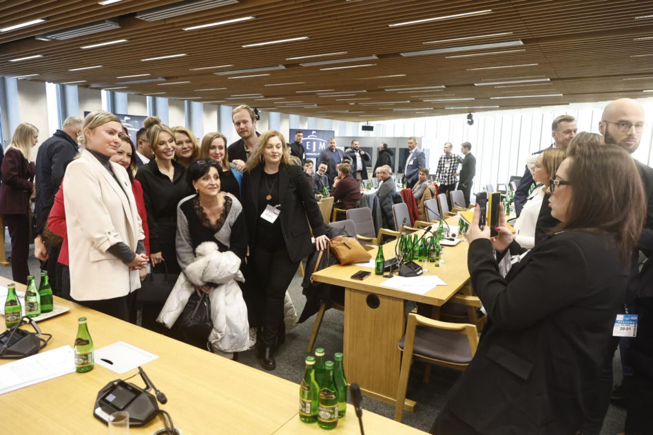 Niebywałe, do czego poseł PiS porównał strzelanie petardami. Doda aż złapała się za głowę! Szok