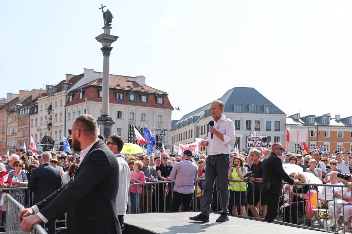 Policja podała, ile kosztowało zabezpieczenie marszu Donalda Tuska. Kwota szokuje! 