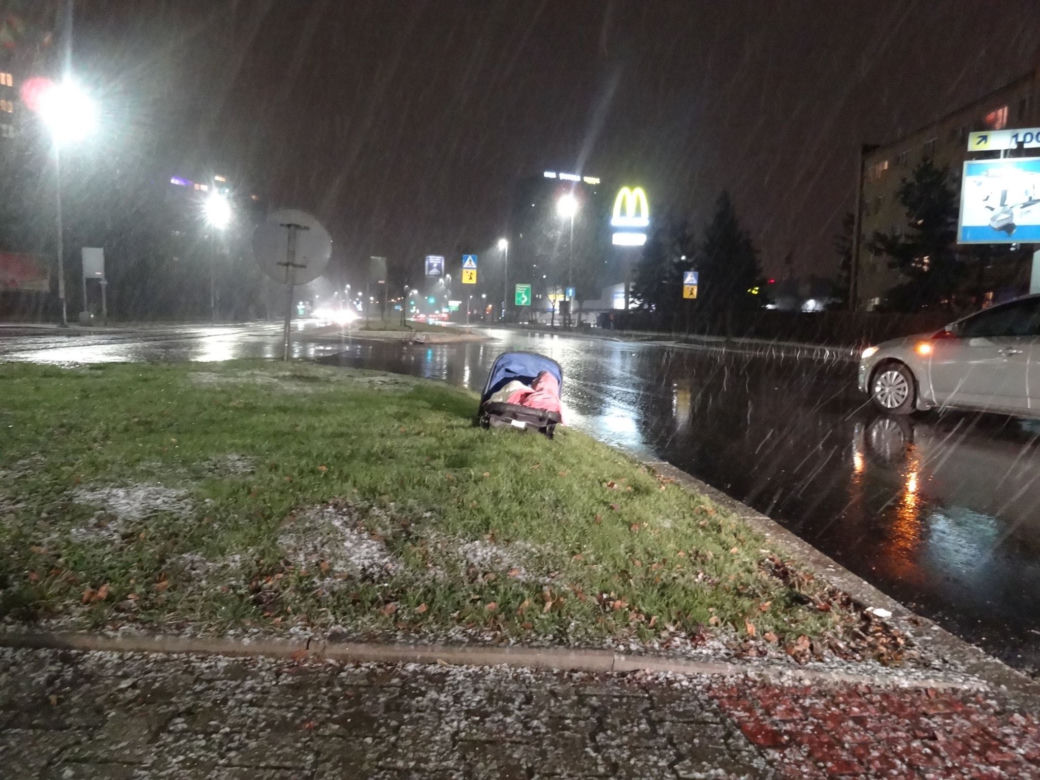 Wypadek na ul. Młyńskiej. Poszkodowane 10-miesięczne dziecko [ZDJĘCIA]