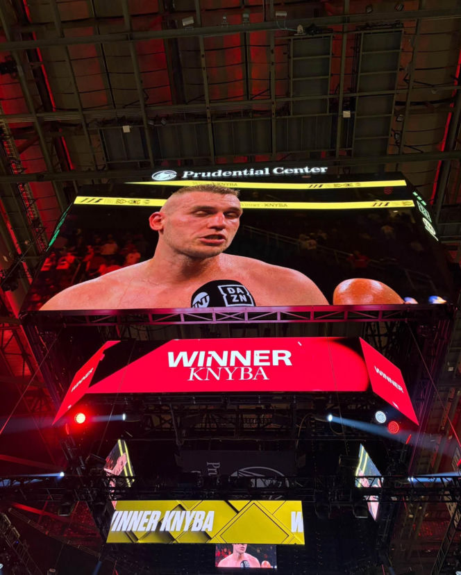 Damian Knyba posłał na deski Andy’ego Ruiza Jr. w Newark