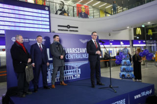 Huczne 50. urodziny dworca Warszawa Centralna. Na podróżnych czekają atrakcje