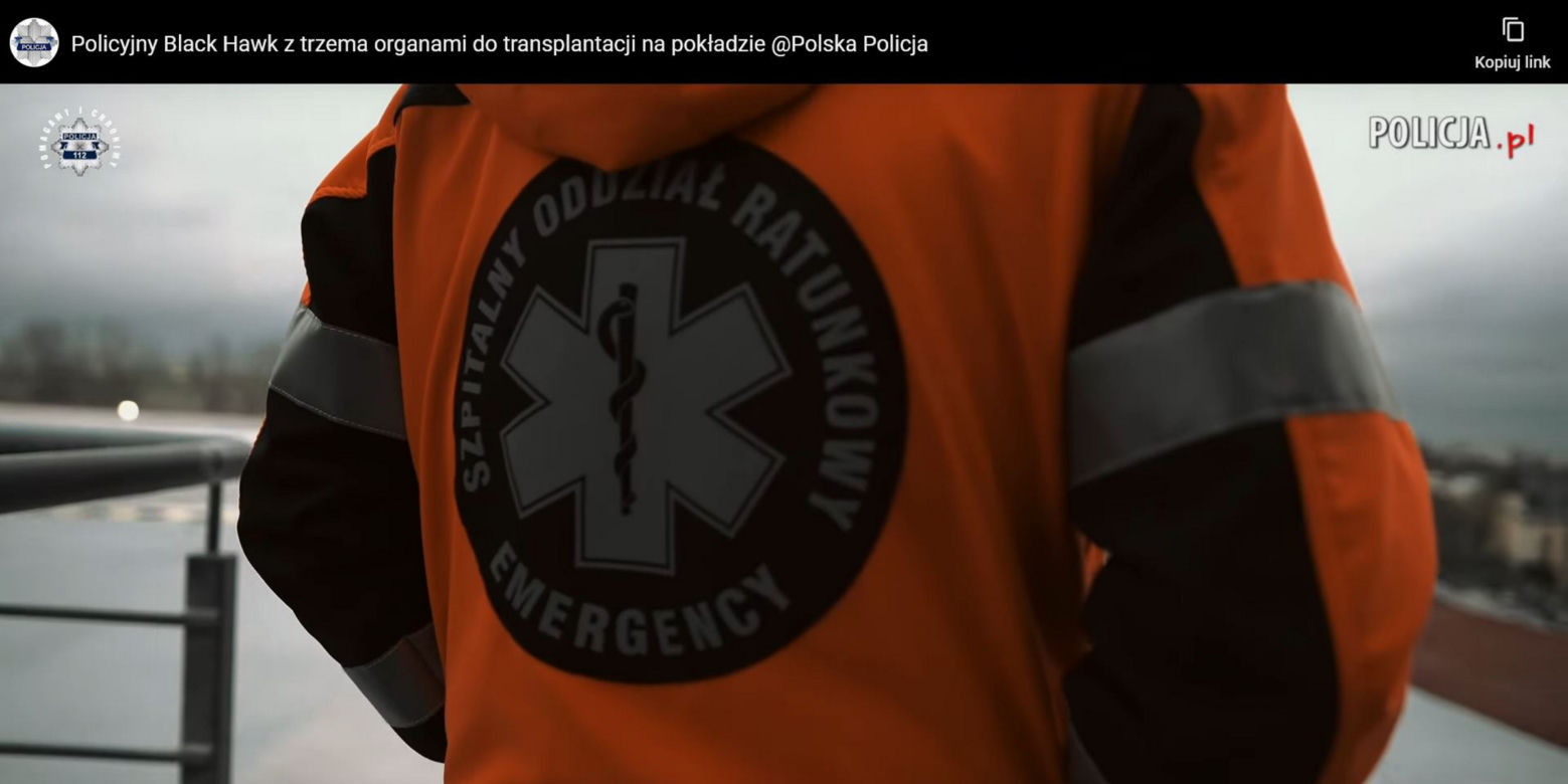 Policyjny Black Hawk w akcji. Na pokładzie śmigłowca narządy do przeszczepu