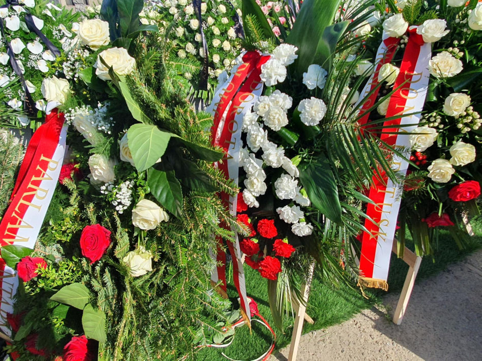 Obok niego spoczął poseł Łukasz Litewka. Kim był Aleksander Widera?