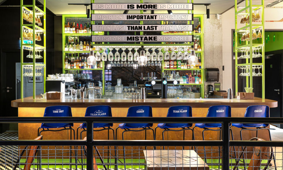 NINE's. Restaurant & Sports Bar: lokal Roberta Lewandowskiego w Browarach Warszawskich