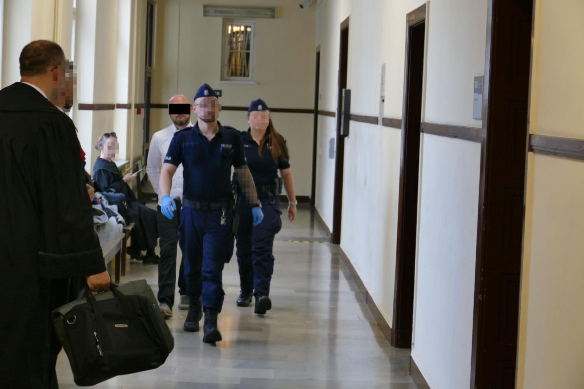 Chciał żywcem spalić żonę. Sekundy dzieliły ją od śmierci. Spędzi w więzieniu długie lata