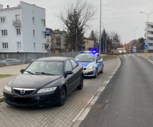 Uderzyła po pijaku w latarnię