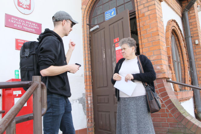 Ogromne kolejki, braki kadrowe oraz rażące zaniedbania ze strony listonoszy w Pocztach pod Warszawą