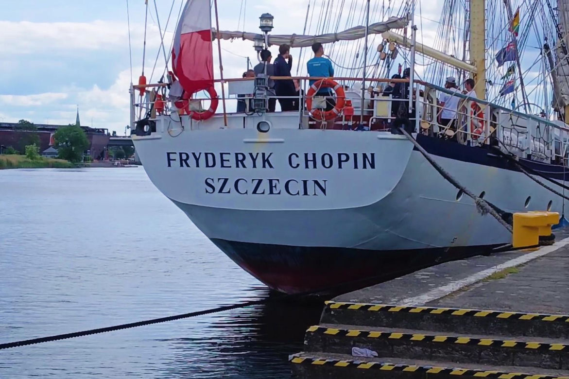 "Fryderyk Chopin" i "Kapitan Głowacki" zacumowały u stóp Wałów Chrobrego