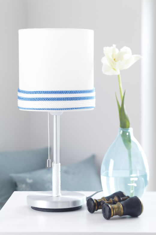 Dekoracja wnętrza w stylu marynistycznym: lampka