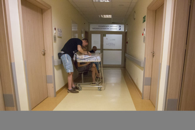 Zwrócił uwagę ministrowi - wyrzucili go ze szpitala!
