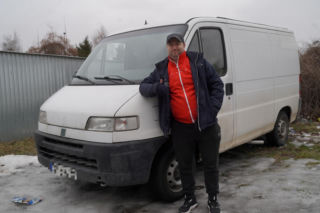 Pan Szymon zgłosił kradzież 30-letniego fiata. Chwilę później policjant namierzył złodzieja