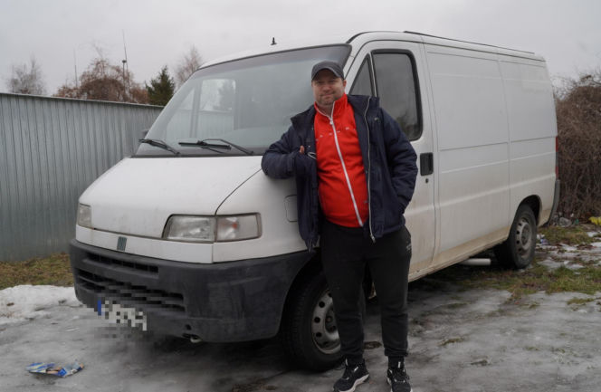 Pan Szymon zgłosił kradzież 30-letniego fiata. Chwilę później policjant namierzył złodzieja