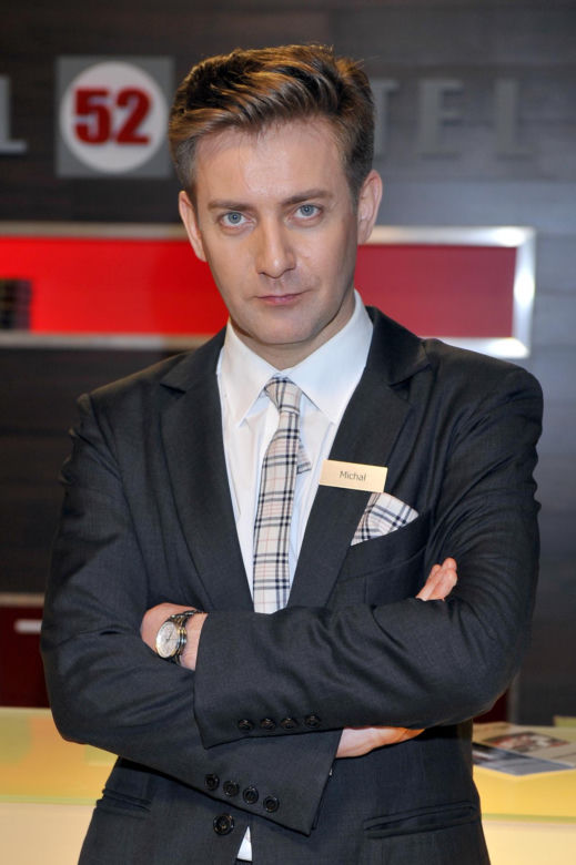 To był wielki hit Polsatu. Zobaczcie, jak po 16 latach zmieniły się gwiazdy serialu "Hotel 52"