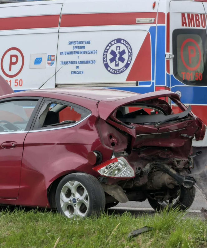 Poważny wypadek w miejscowości Sadowie. Zablokowana DK9, są ranni