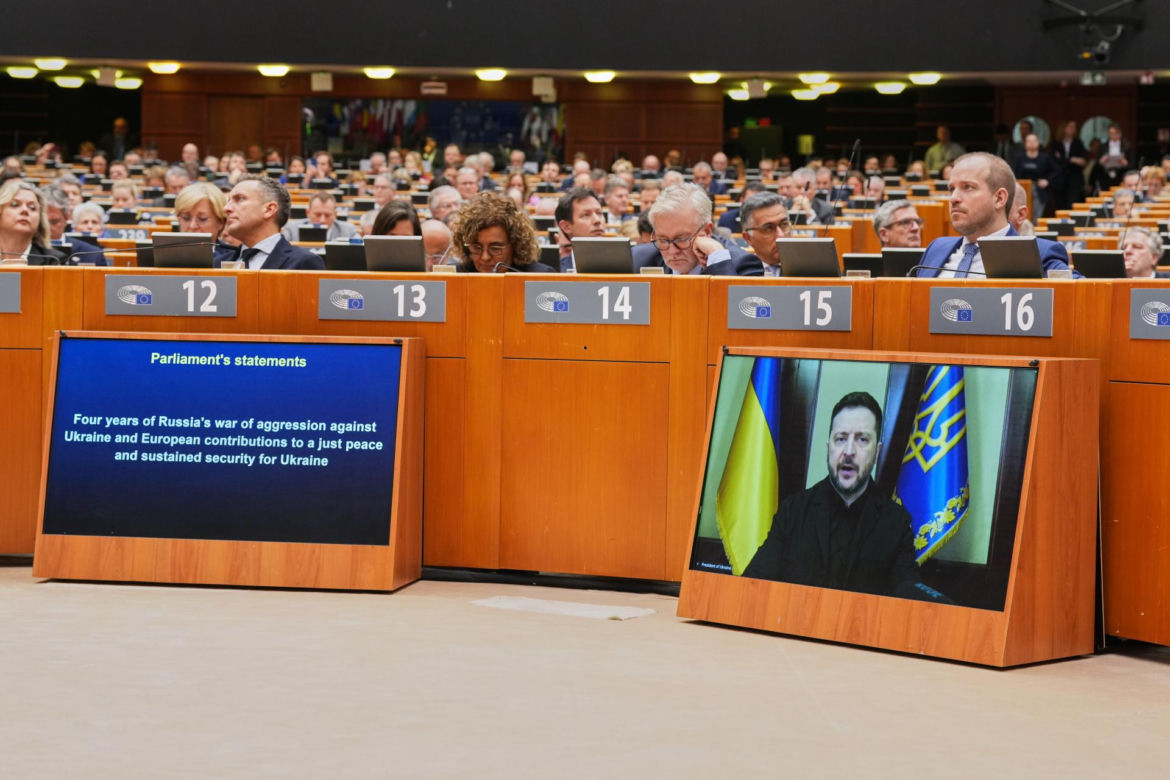 Nie da się przyzwyczaić do krwi i strachu". Czwarta rocznica wojny w Ukrainie