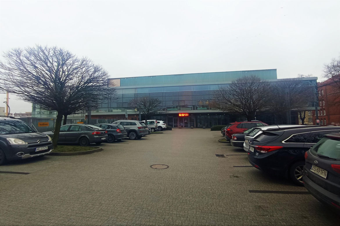Elewacja z dykty przestanie szpecić Floating Arenę