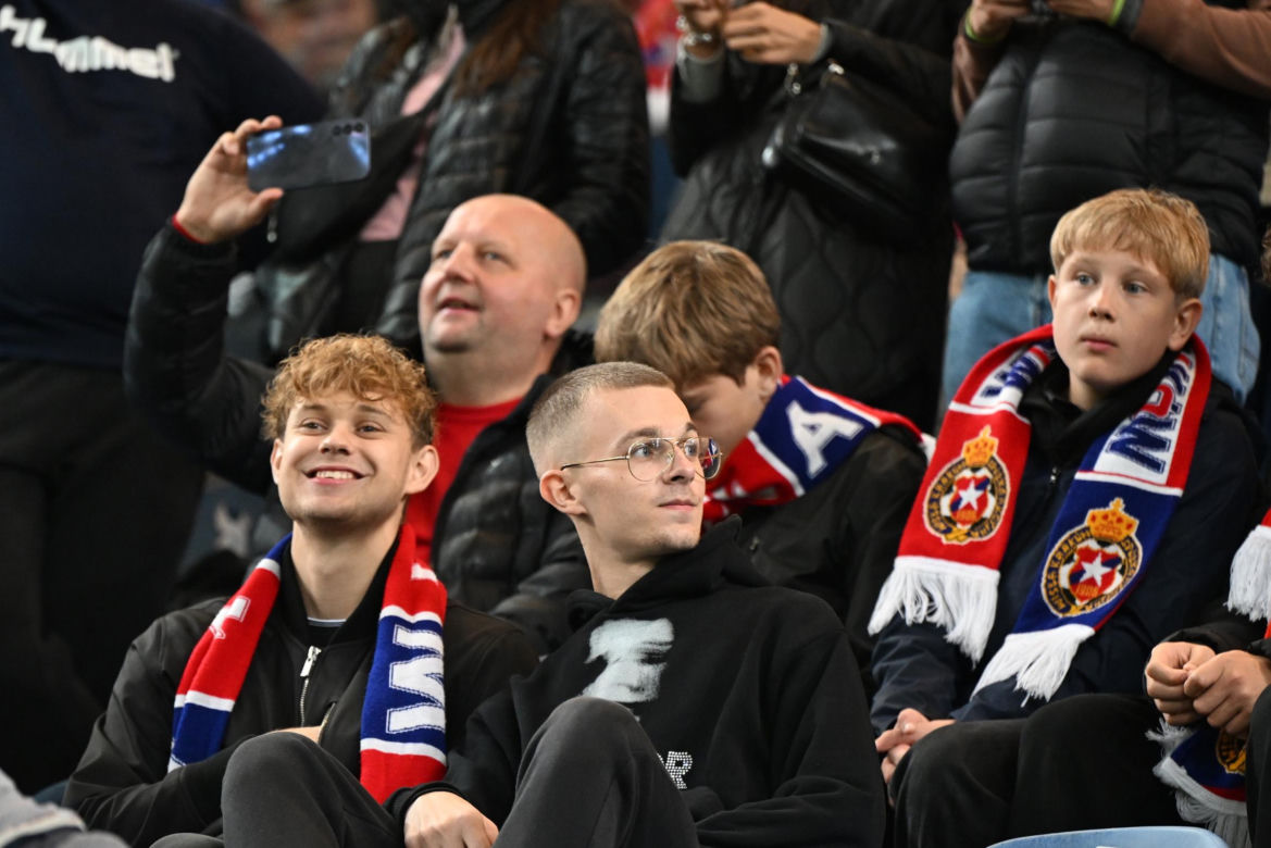 Wisła Kraków - Jagiellonia Białystok; Zdjęcia kibiców i zawodników z meczu 8. kolejki PKO BP Ekstraklasy