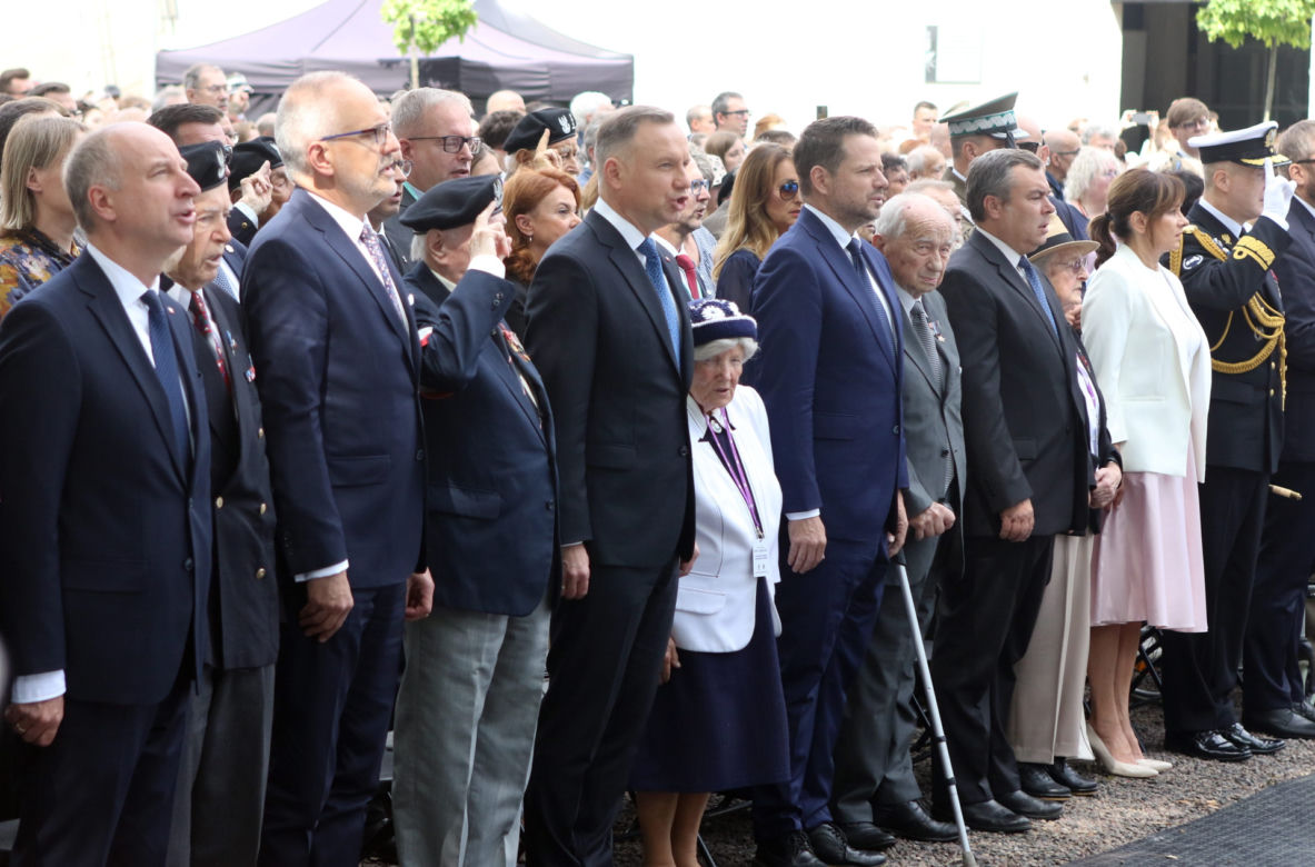TYT Prezydenci Duda i Trzaskowski mówią o jedności. Na oczach powstańców warszawskich
