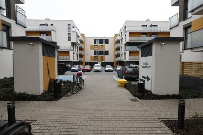 Warszawa, format: Deweloper postawił domy na Mleczarskiej. Cofnięto mu pozwolenie na budowę