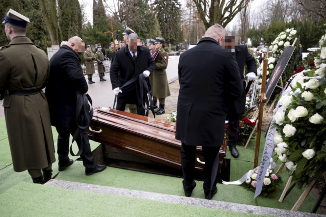 Tak wygląda teraz grób Edwarda Linde-Lubaszenko