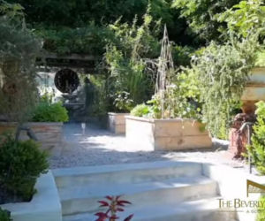 Słynna posiadłość Ozzy'ego Osbourne'a trafiła na sprzedaż! Gwiazdorski luksus za KOLOSALNĄ sumę!