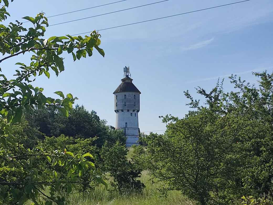 Prawie jak dom Muminków. Zabytkowa wieża na Mazurach zachwyca