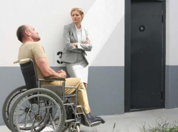 Na krawędzi odc. 13 ostatni. Marta Sajno (Urszula Grabowska), Niemczyk (Mariusz Bonaszewski)