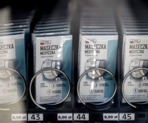 Na ulicach Krakowa stanęły maseczkomaty. Znamy ceny produktów