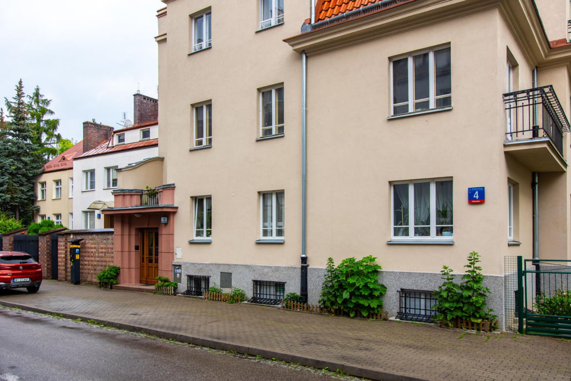 Partyzancki ogródek fasadowy na Mokotowie