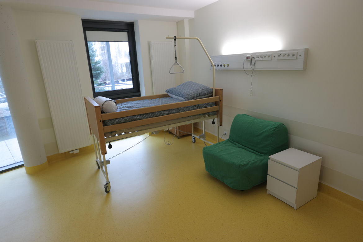 Budzik już może budzić dorosłych. Klinika dla osób w śpiączce już otwarta!